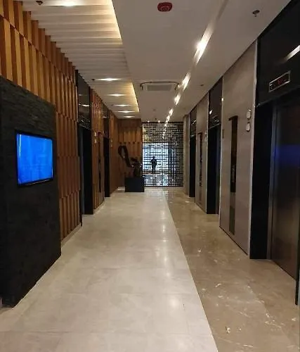 C Place Hotel *